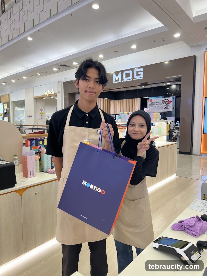 Two employees holding a shopping bag