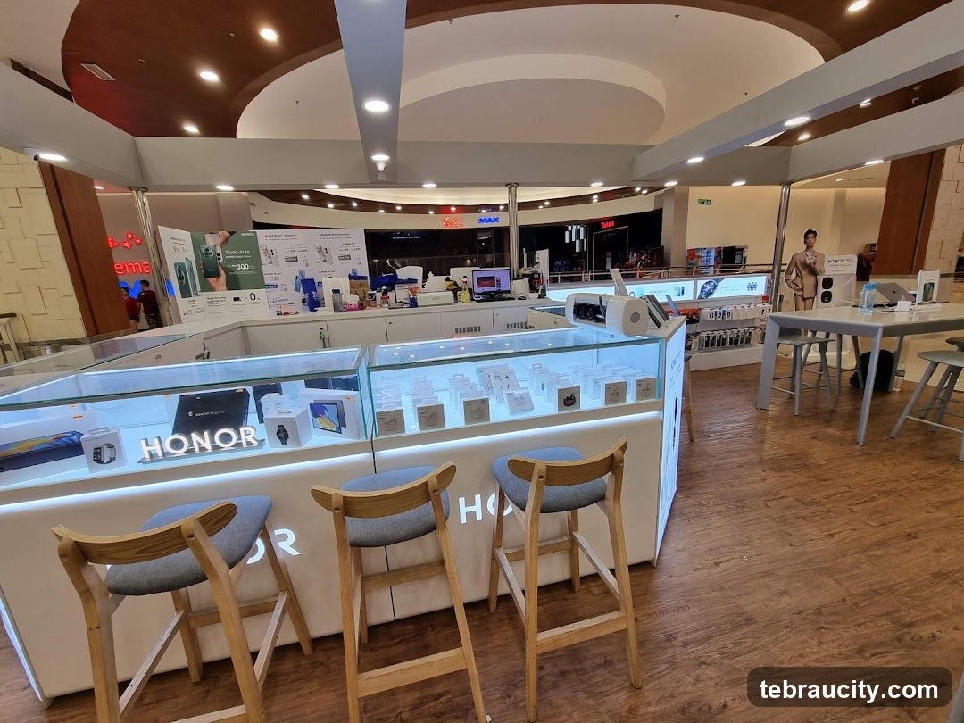 Honor Store Interior