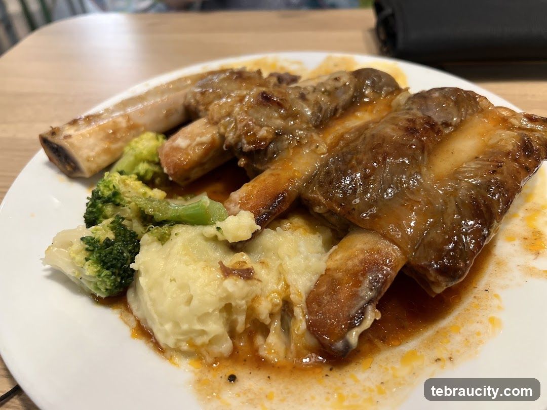 Ribs with Mashed Potatoes and Broccoli