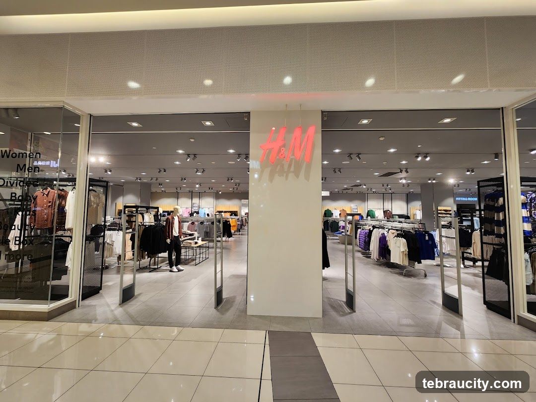 H&M Store Entrance