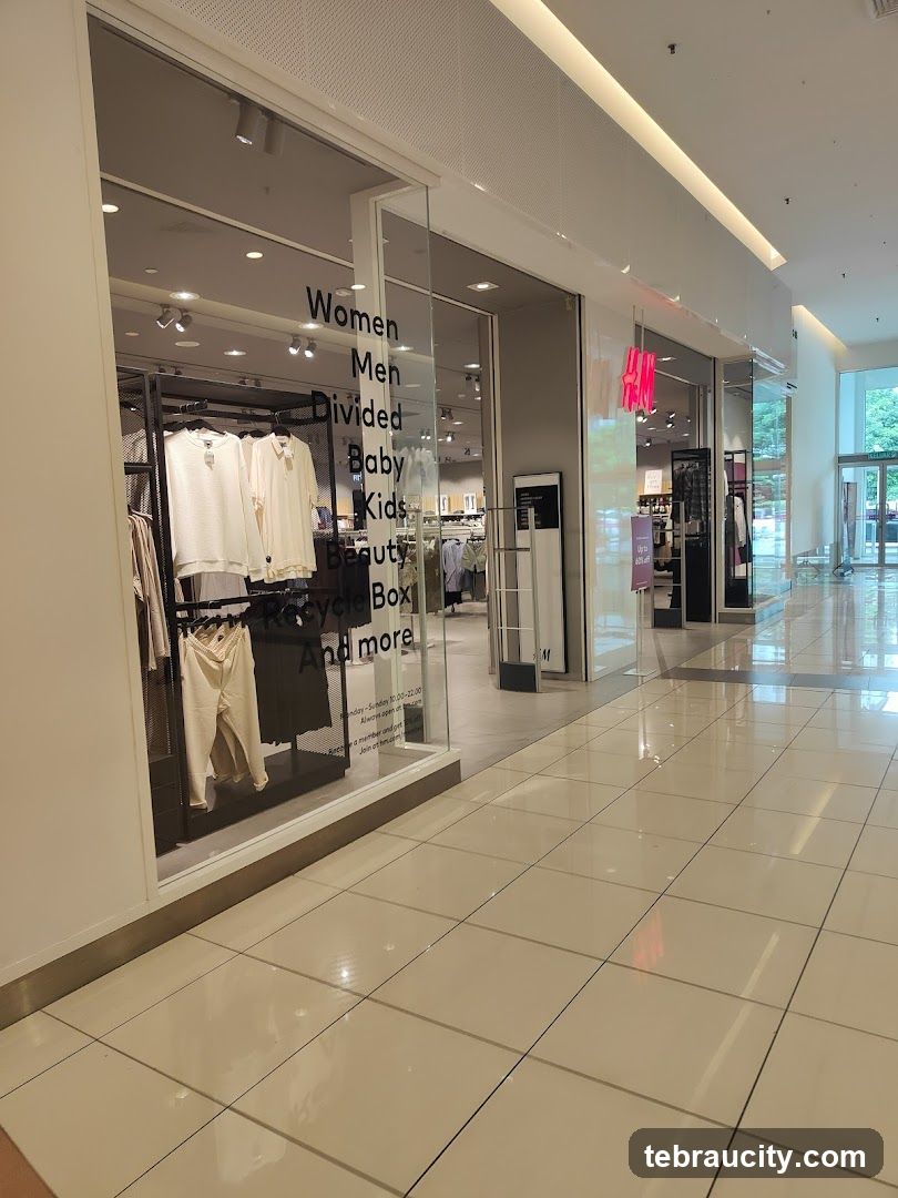 H&M Storefront