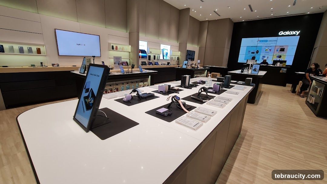 Samsung Galaxy Store Interior
