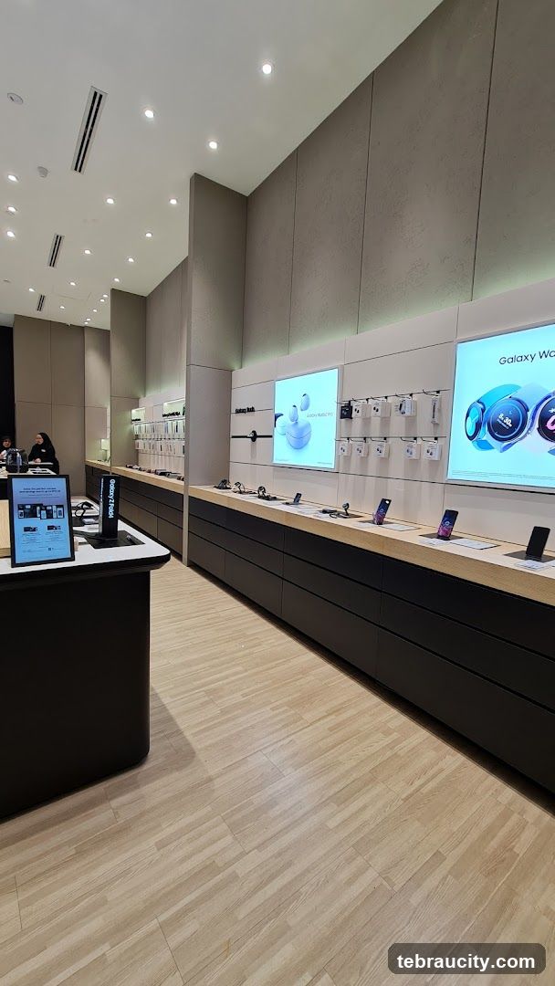 Electronics Store Display