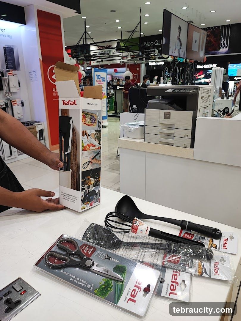 Kitchenware Display