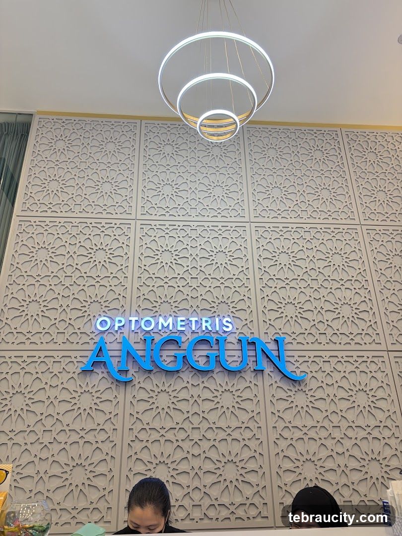 Optometrist Anggun Interior