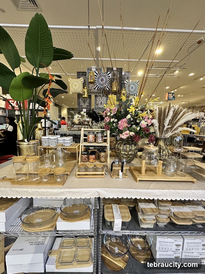 Home Goods Display