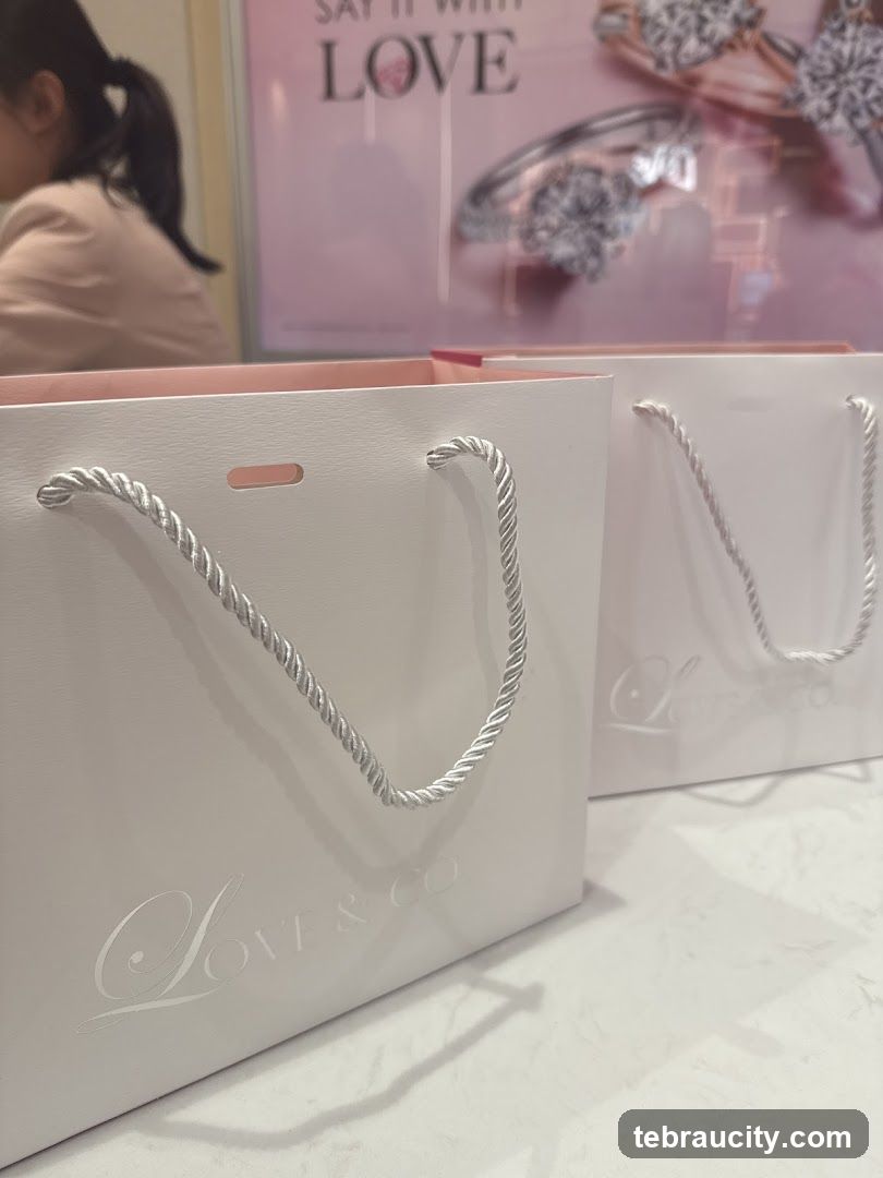 Shopping bags with logo