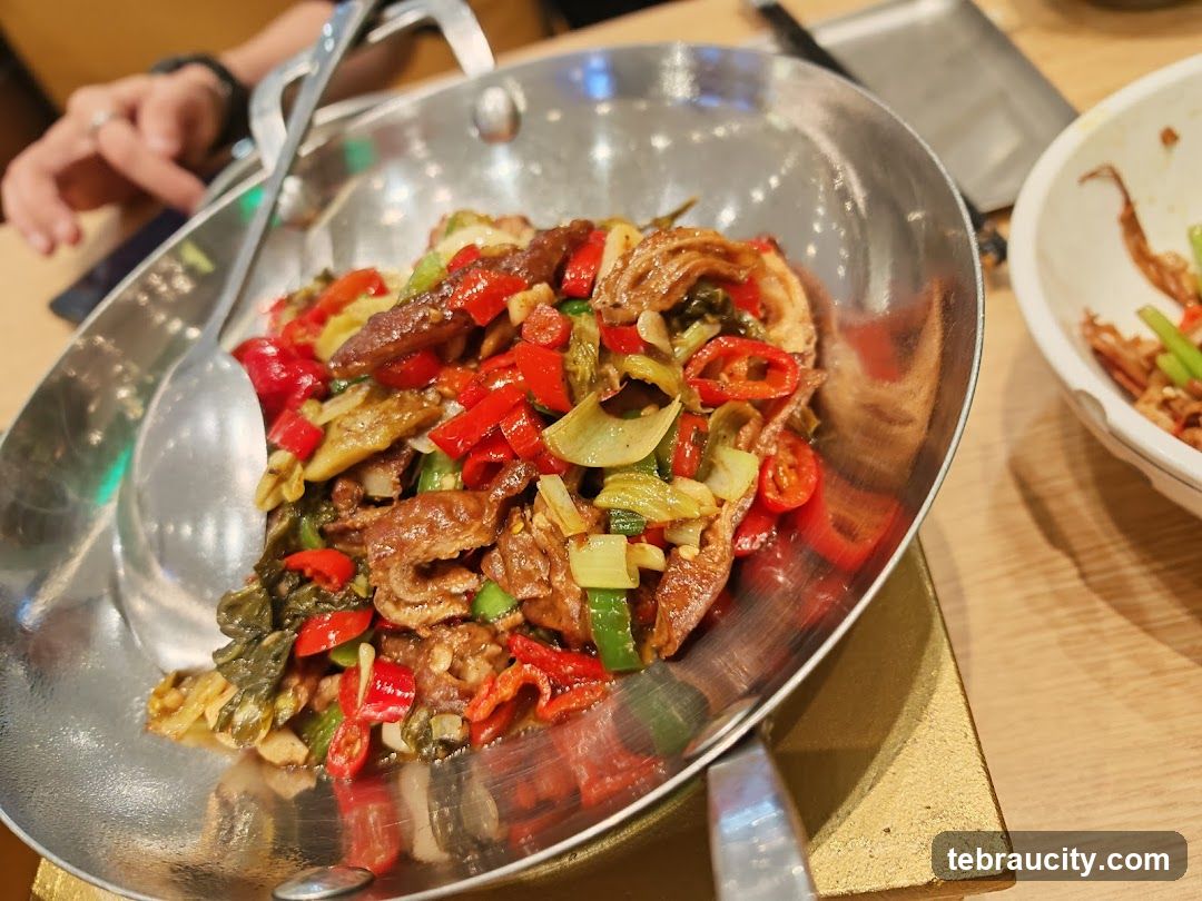 Stir-fried Dish with Peppers and Greens