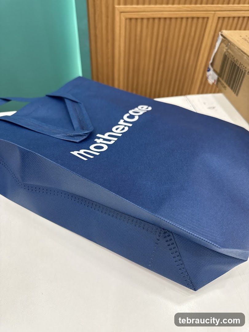 Blue shopping bag with logo