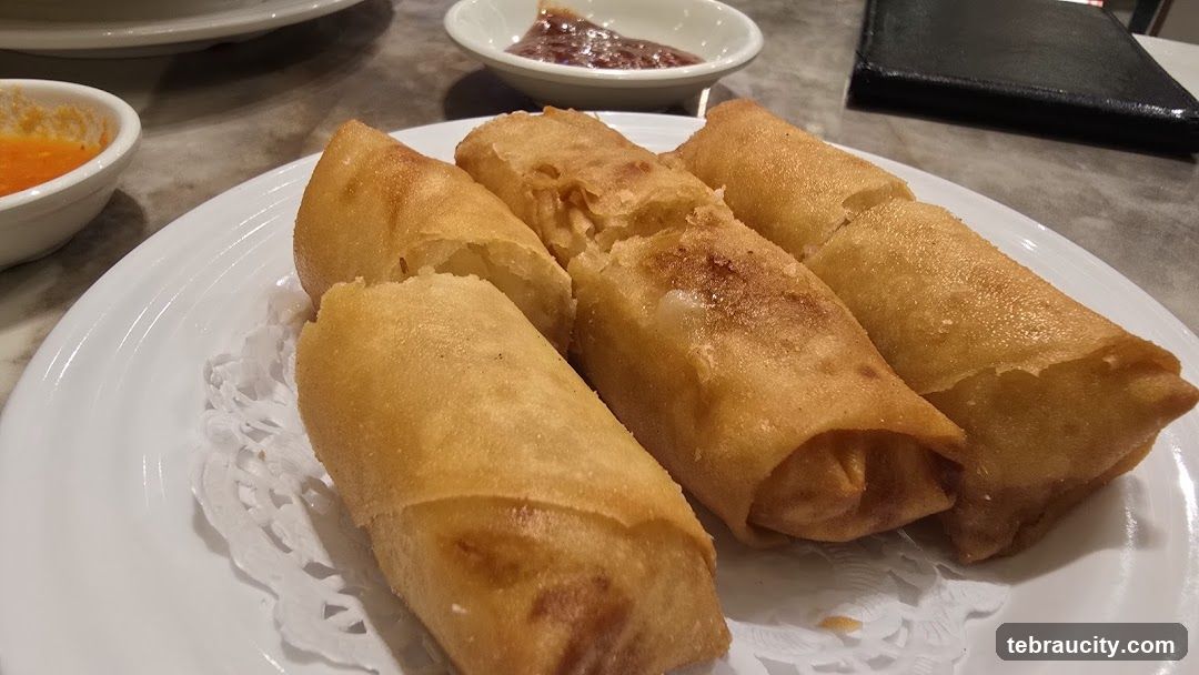 Spring Rolls with Dipping Sauce