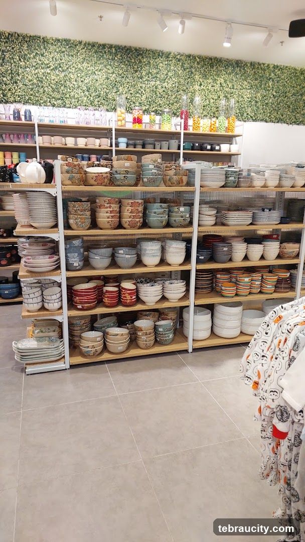 Home Goods Store Display