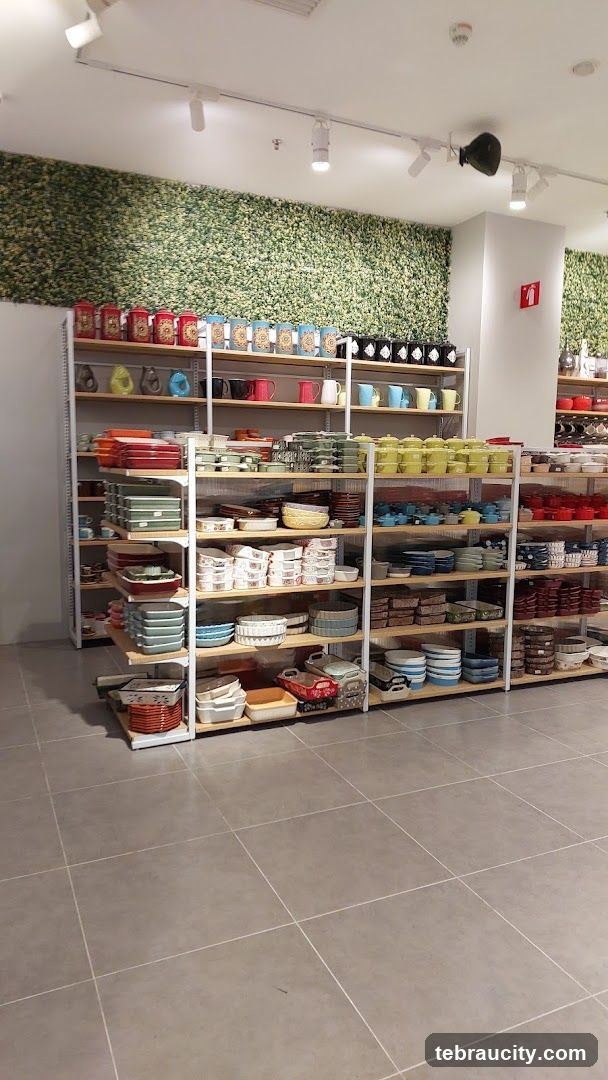 Kitchenware Store Display