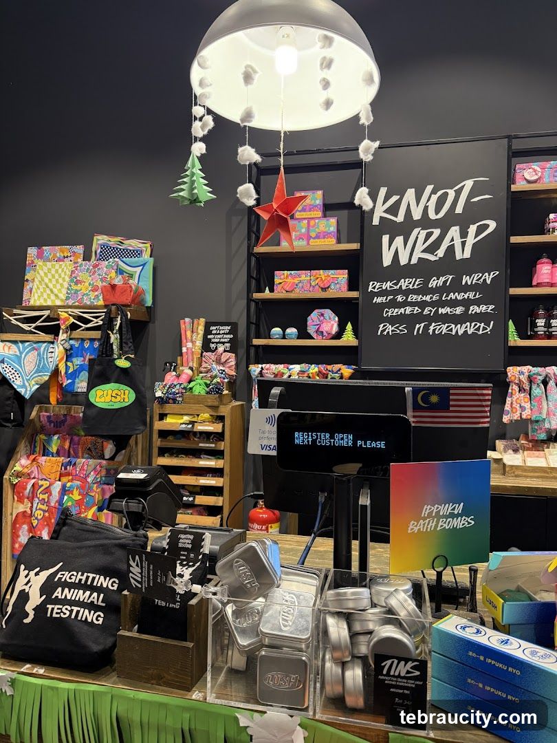 Lush Store Display