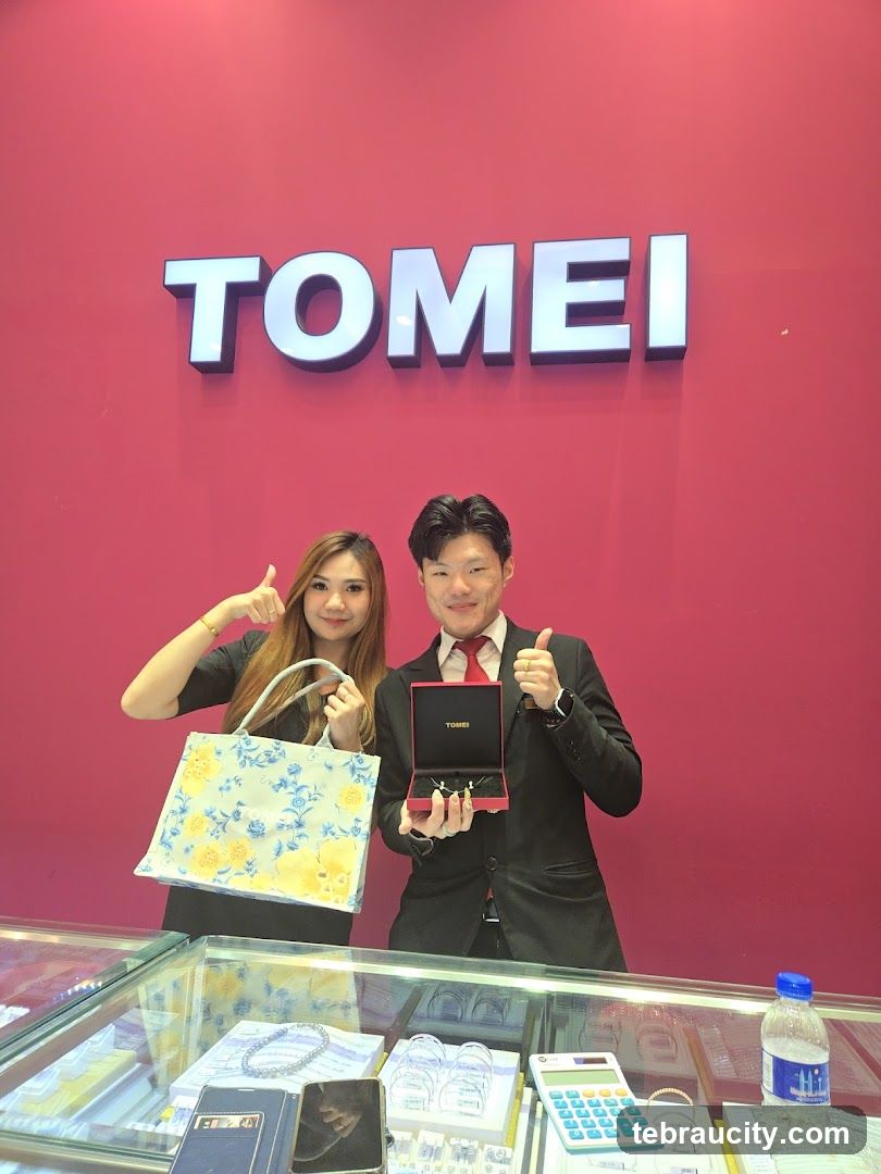 Tomei Store Display