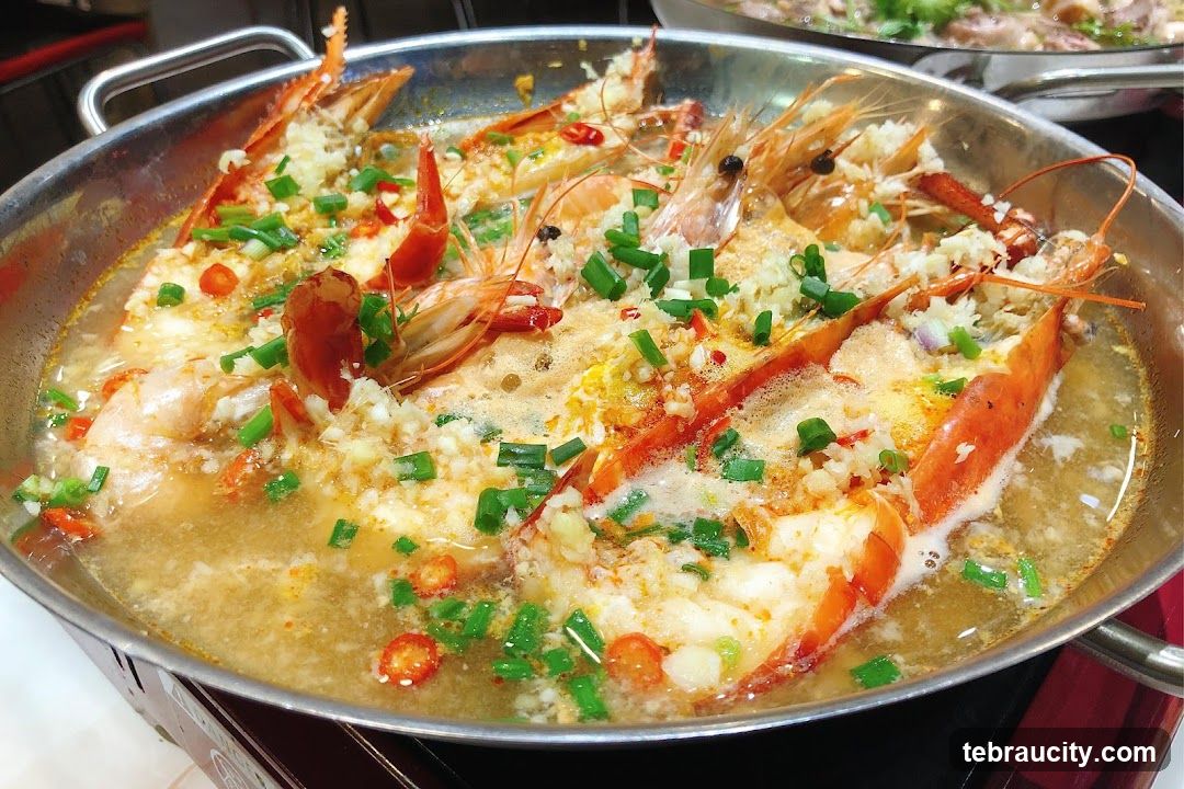 Steamed Prawns with Garlic and Chili