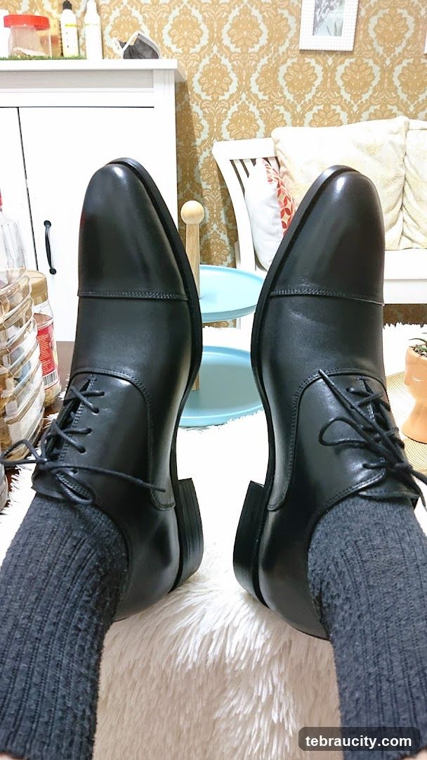 Black dress shoes