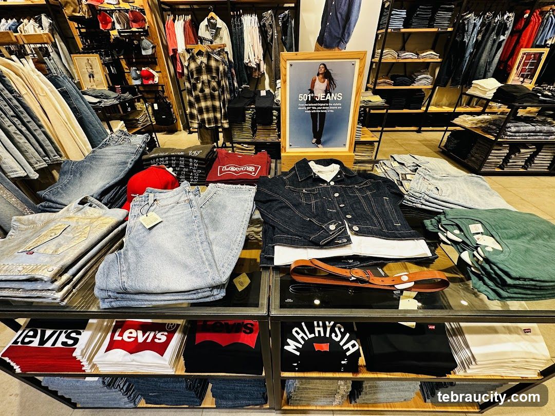 Levi's Store Display
