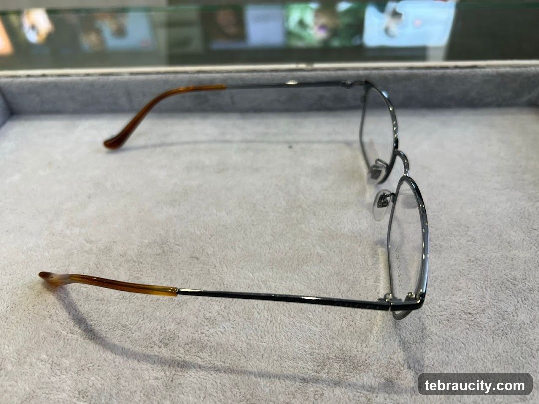 Eyeglasses