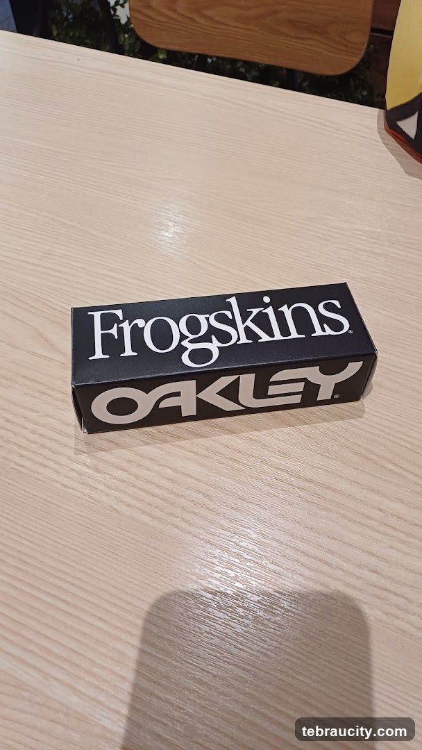 Oakley Frogskins Box