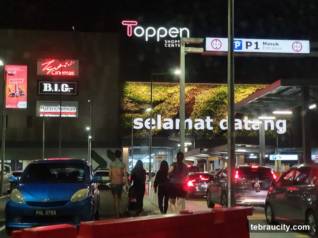 Toppen Shopping Centre Entrance