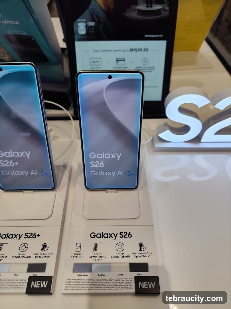 Samsung Galaxy S26 and S26+ Display