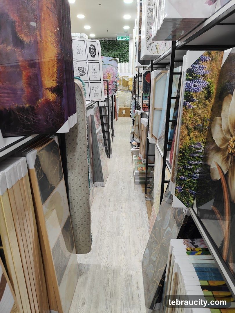Art Store Aisle