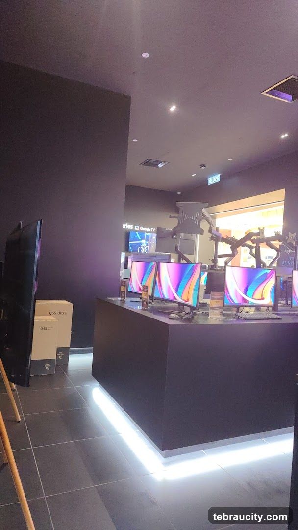 Electronics Store Display
