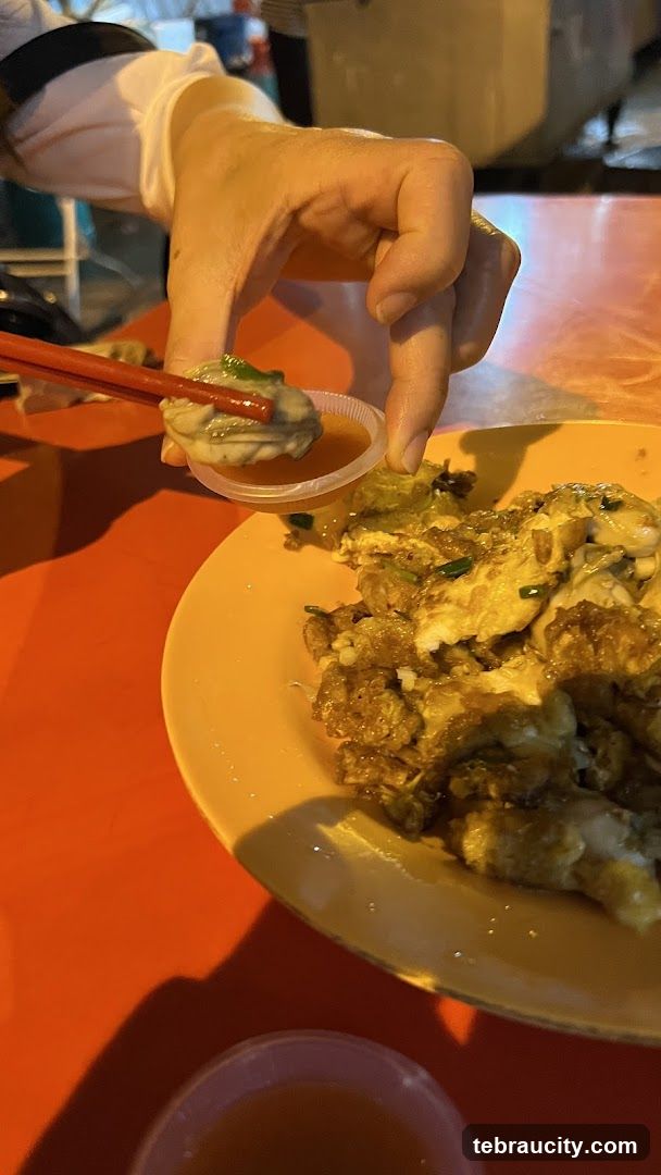 Fried oyster and carrot cake