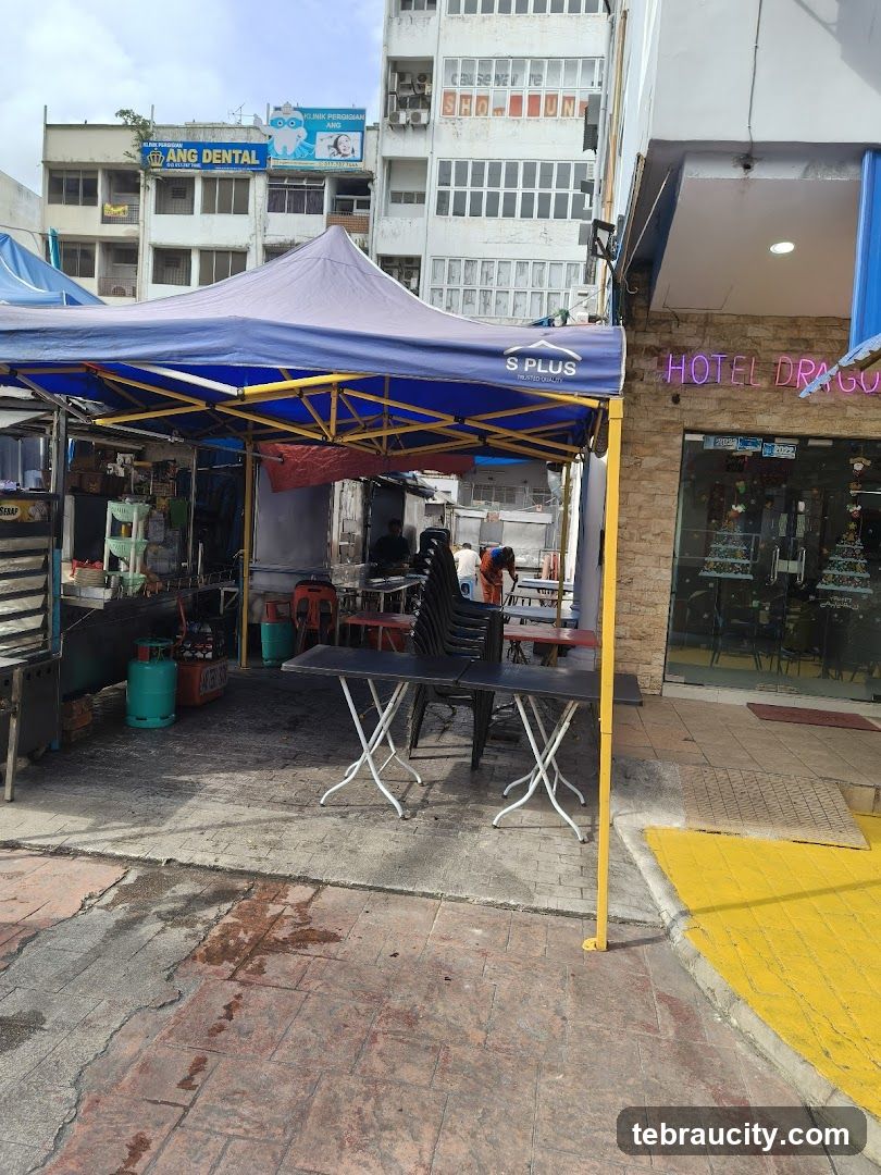 Outdoor Food Stalls and Hotel Entrance