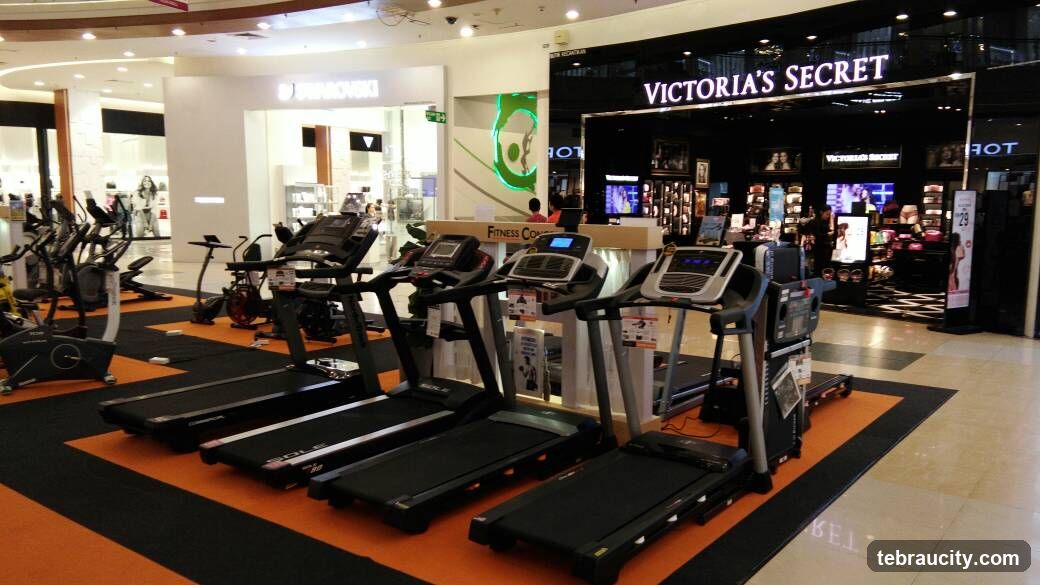 Shopping Mall Interior Fitness Equipment Display