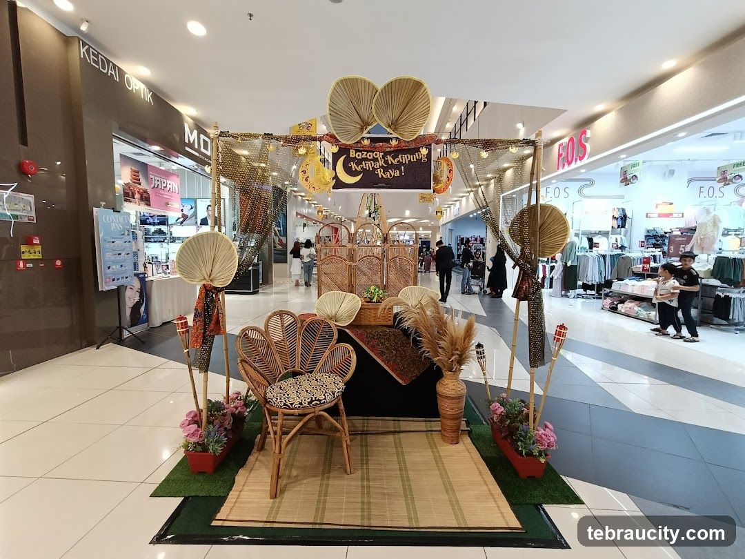 Shopping Mall Interior Decor