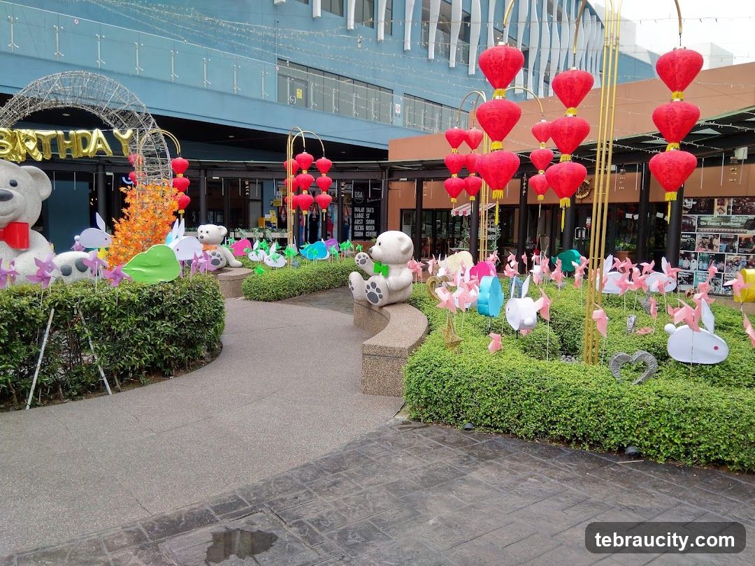 Outdoor Festival Decorations