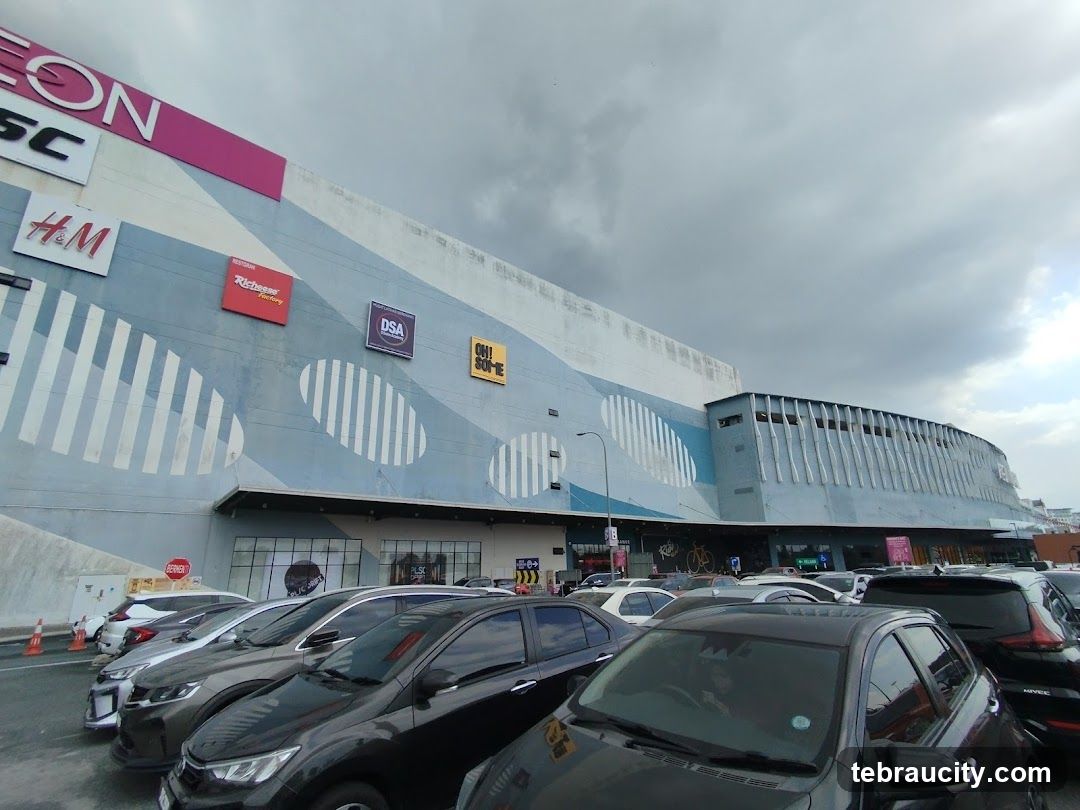 Shopping Mall Exterior