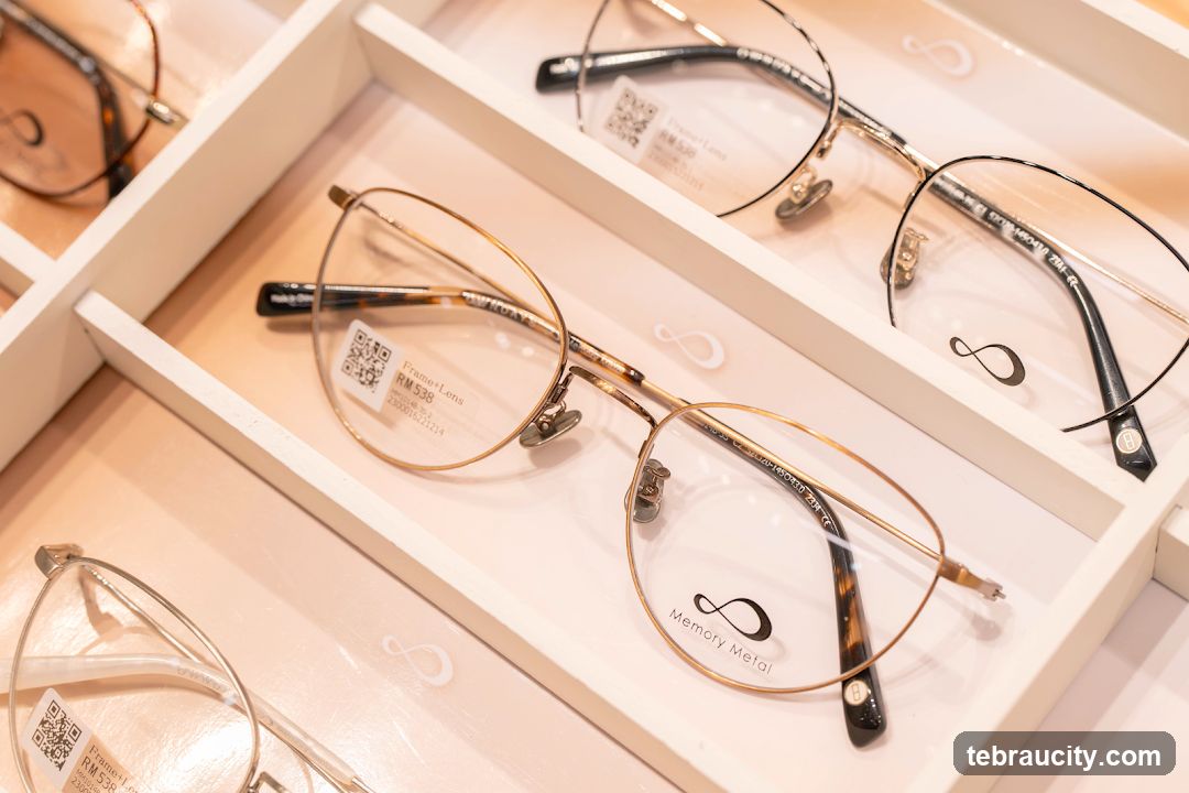 Eyeglasses Display