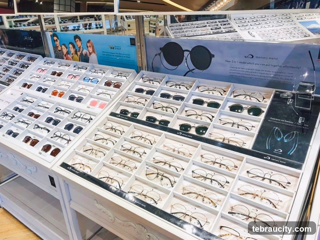 Eyewear Display