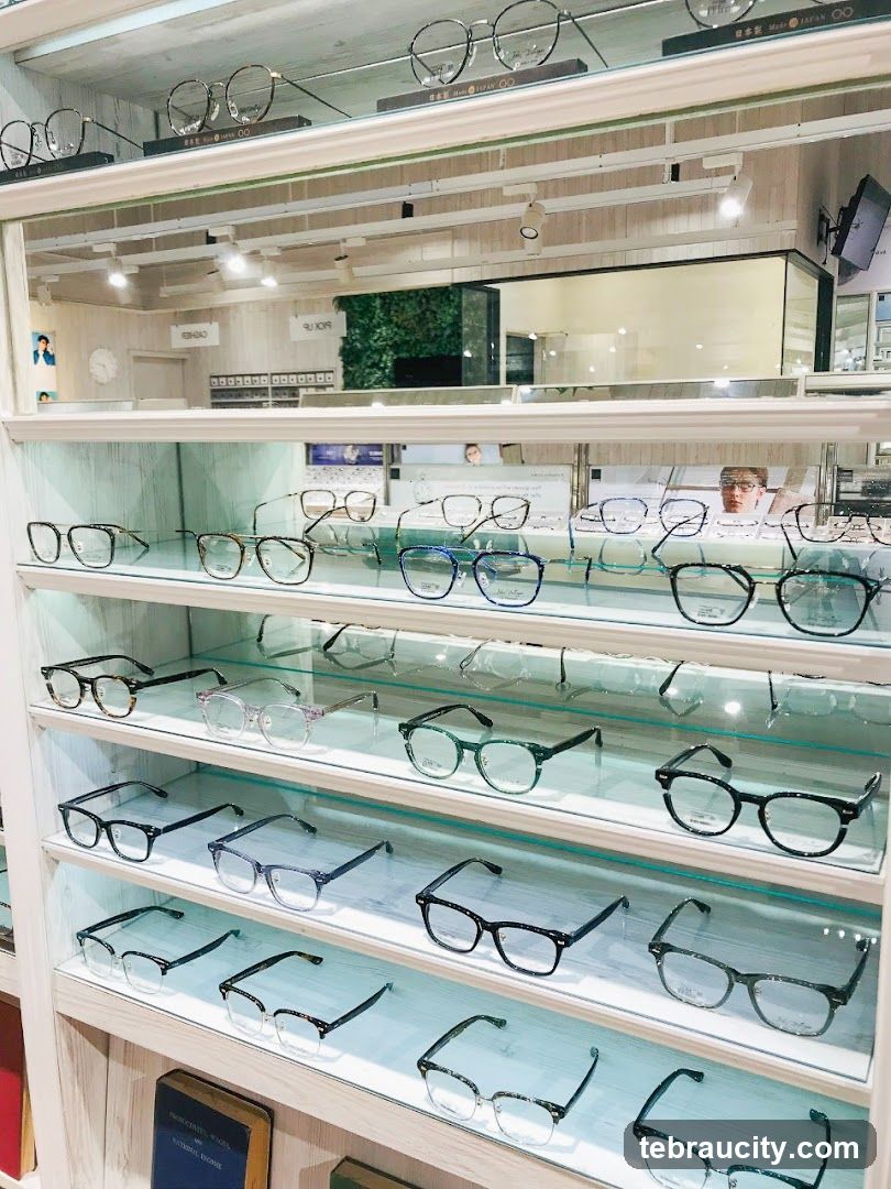 Eyeglasses Display