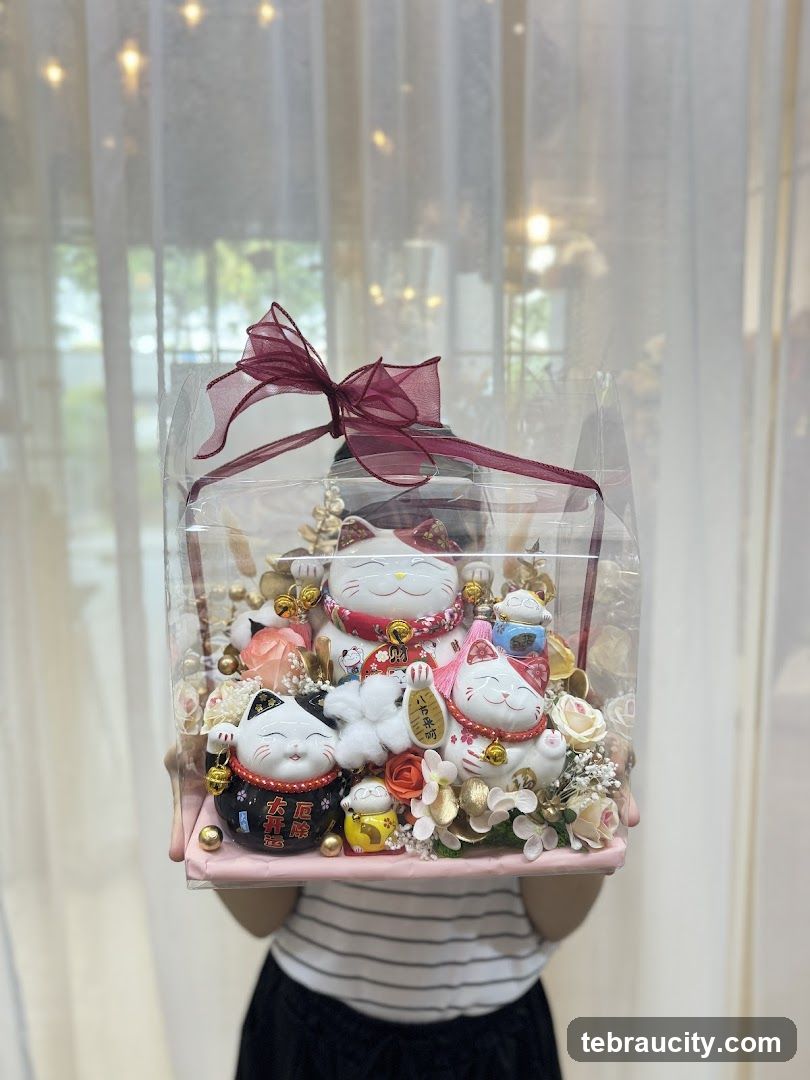 Maneki-neko Gift Arrangement