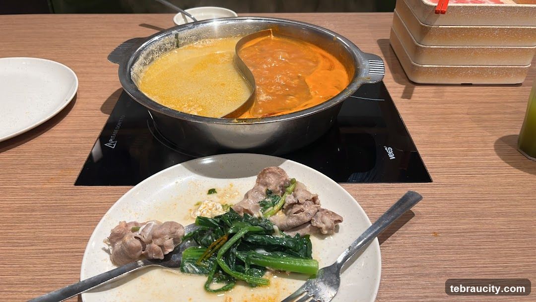 Hot Pot Dining Scene
