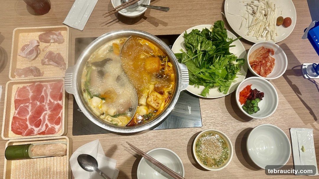 Hot Pot Dining Table Setup