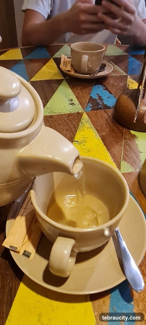 Tea pouring at a café