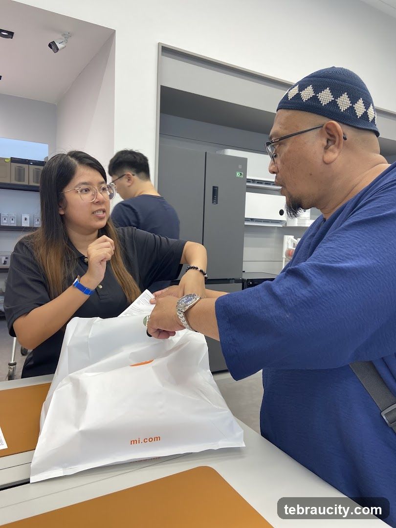 Customer Interaction at Electronics Store