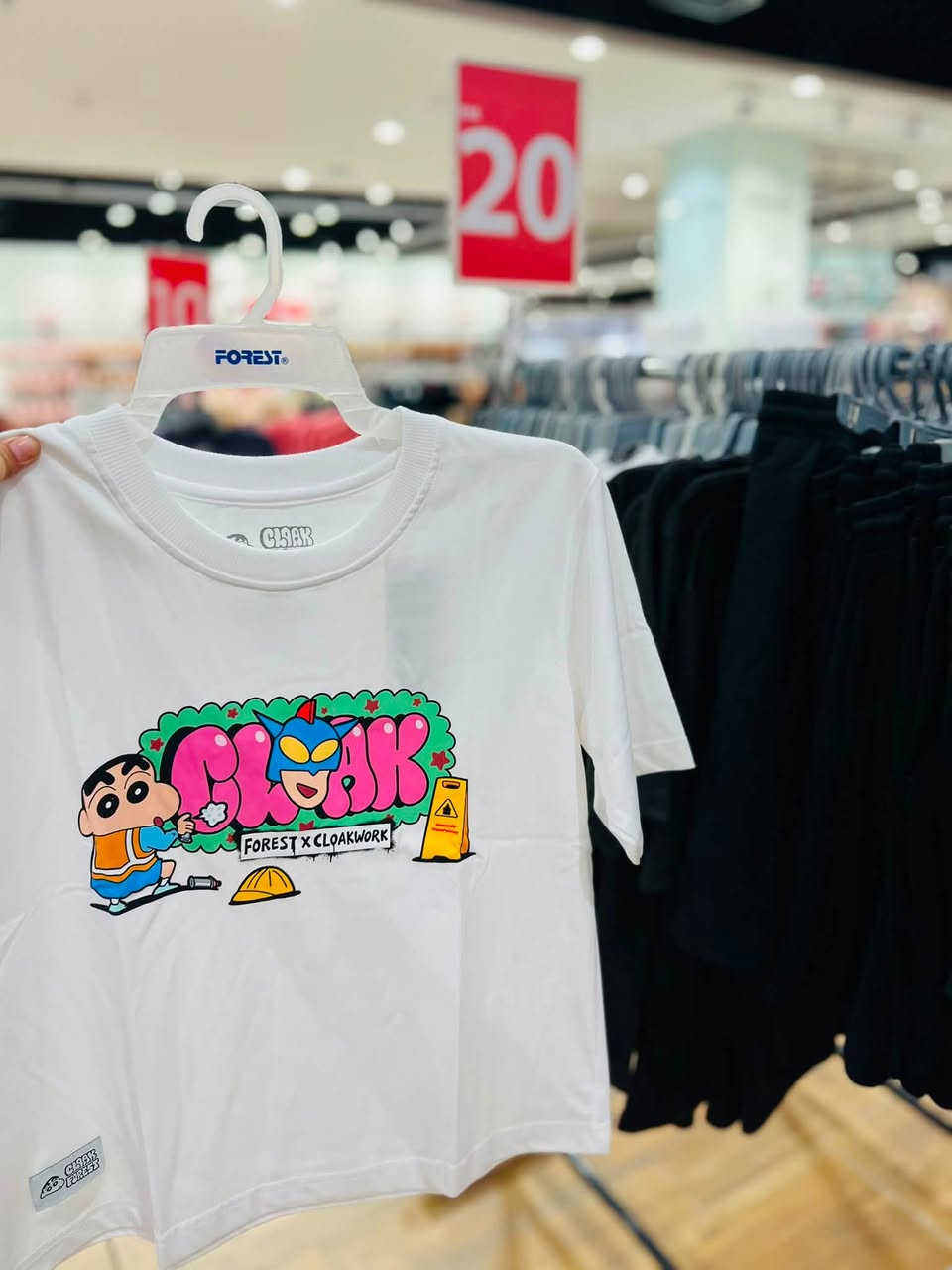 FOREST x CRAWFORD Crayon Shin-chan T-shirt with 20% off sign