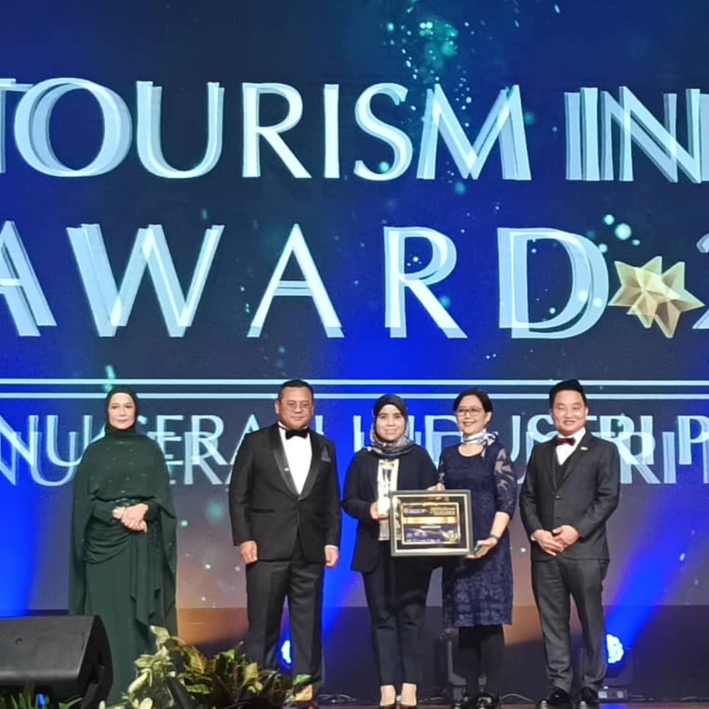 AEON leadership accepting the distinguished Tourism Industry Award
