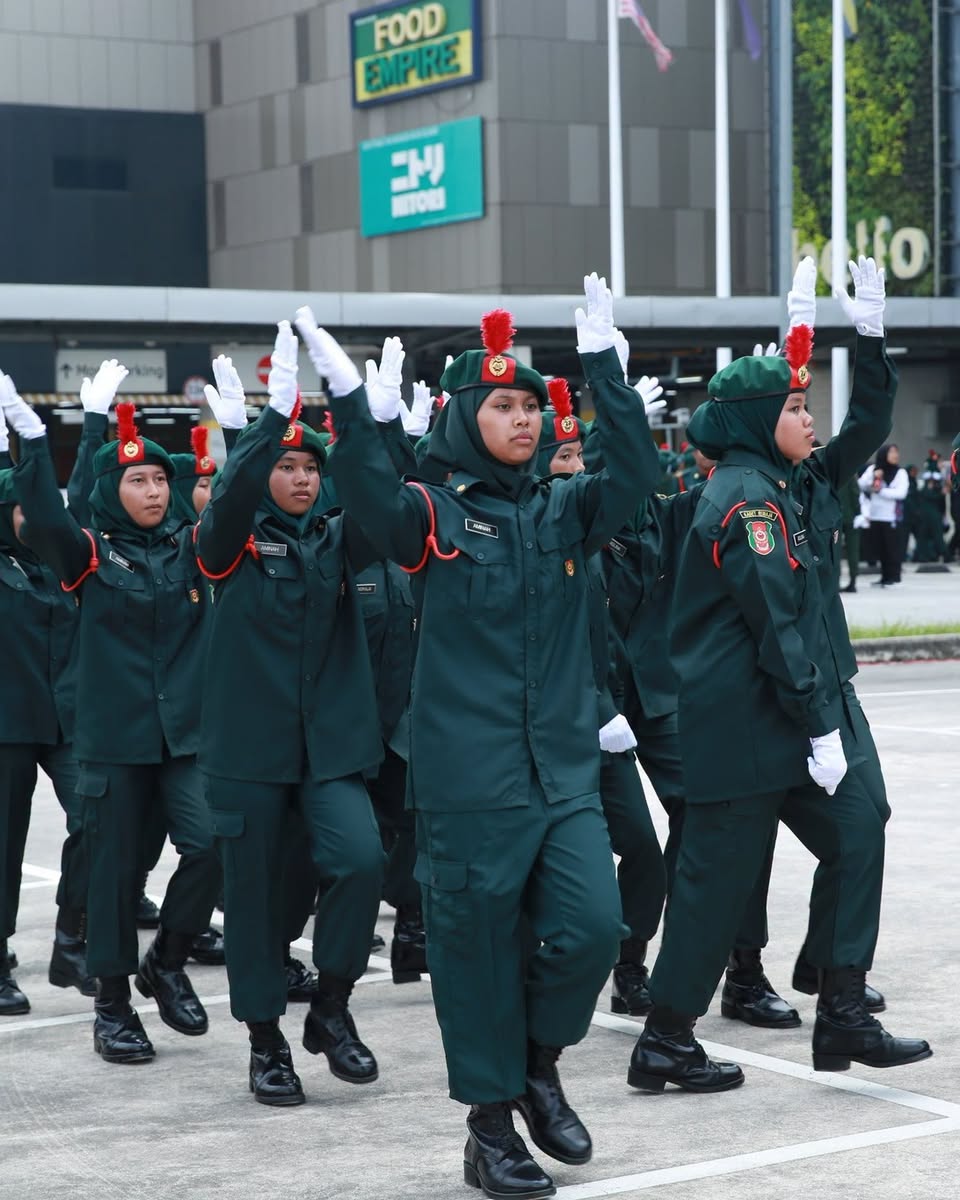 Kontinjen Kawad Kaki parade in formation at Toppen