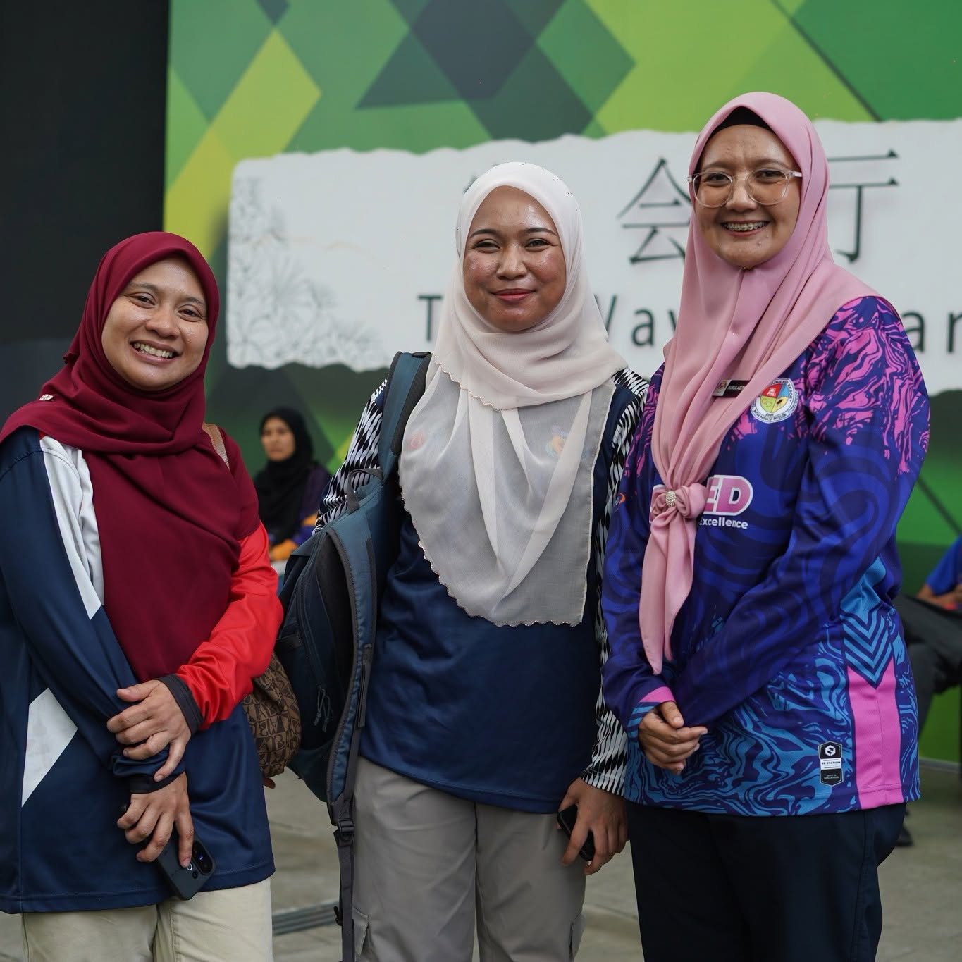 Group of participants posing at the Karnival at Toppen