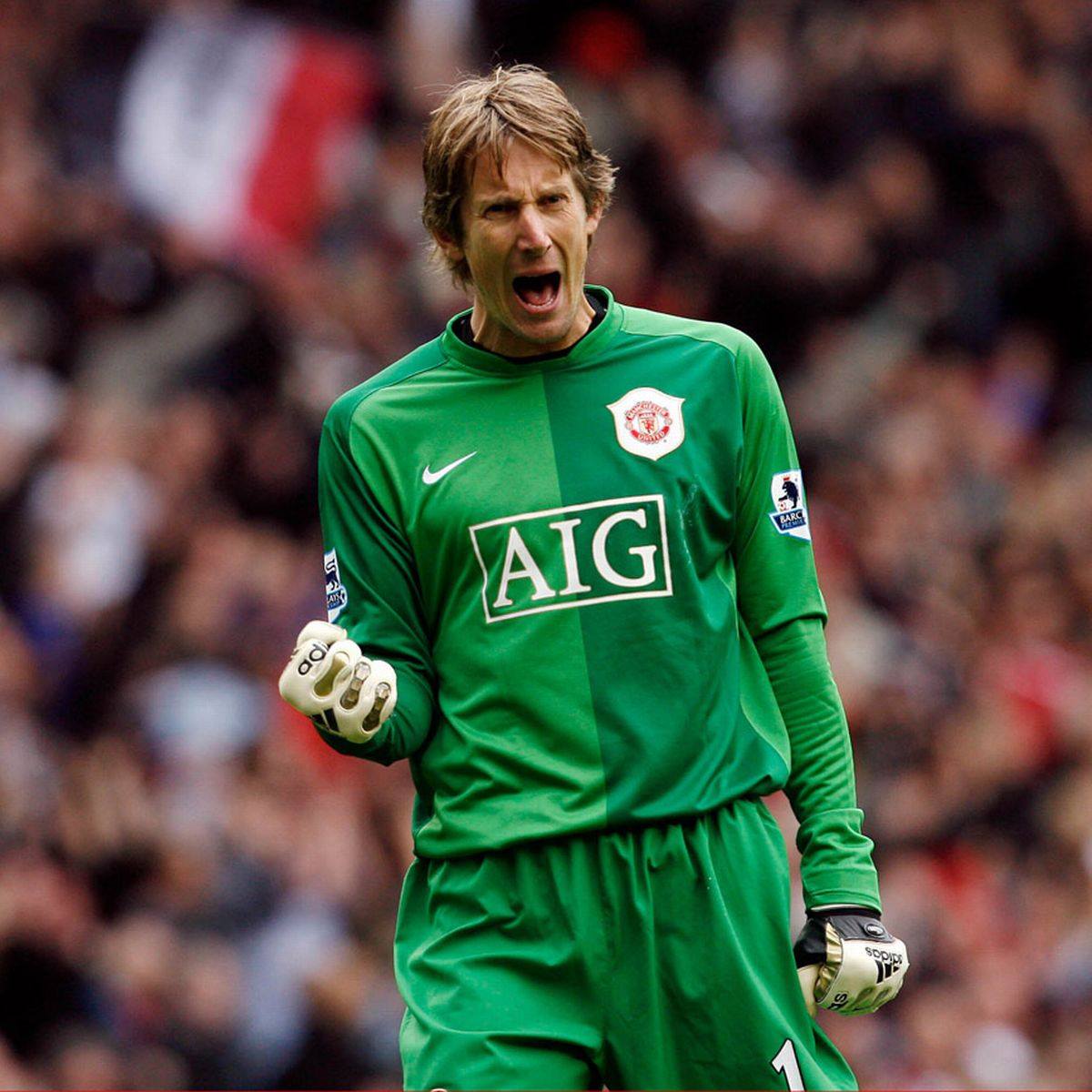 Edwin van der Sar signing autographs