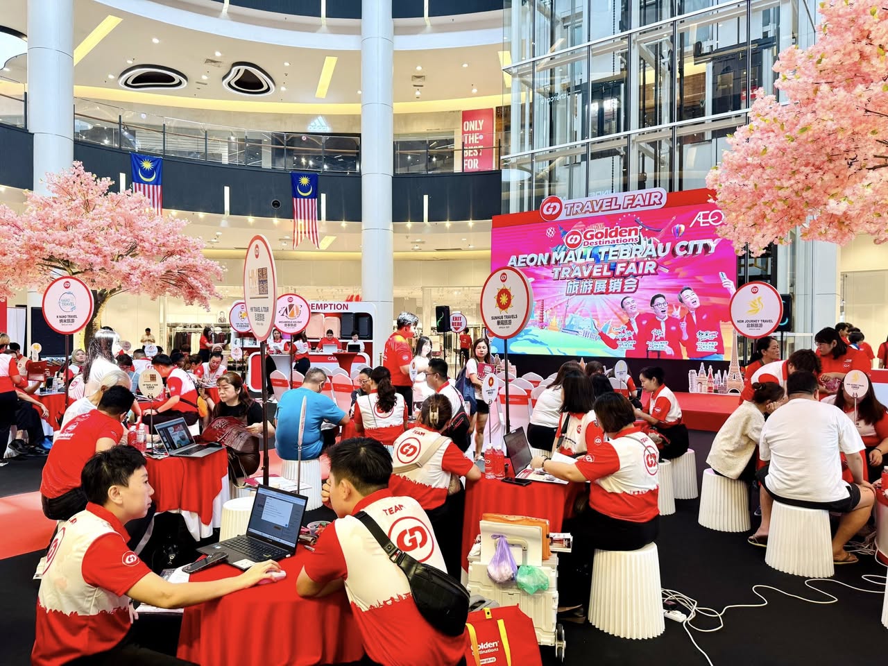 The vibrant atmosphere of the GD Travel Fair