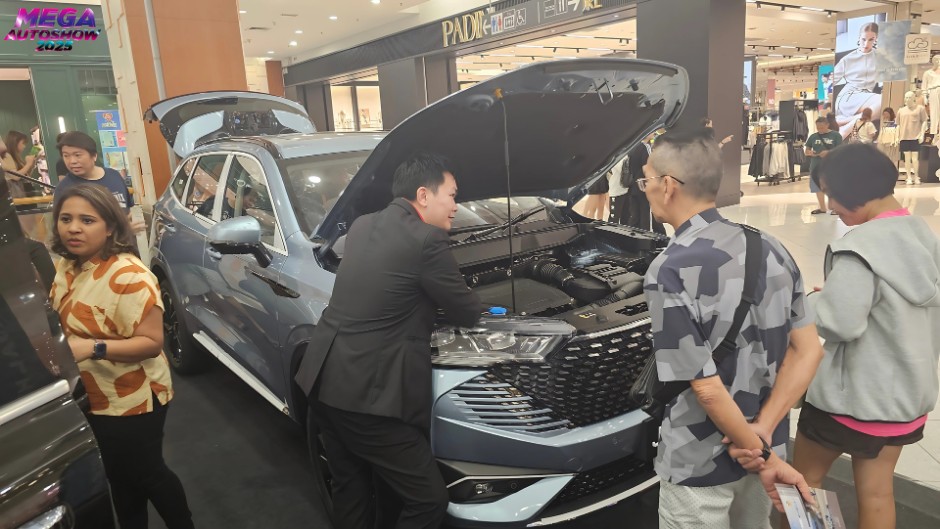 GWM TANK 500 SUV on display at the Mega AutoShow