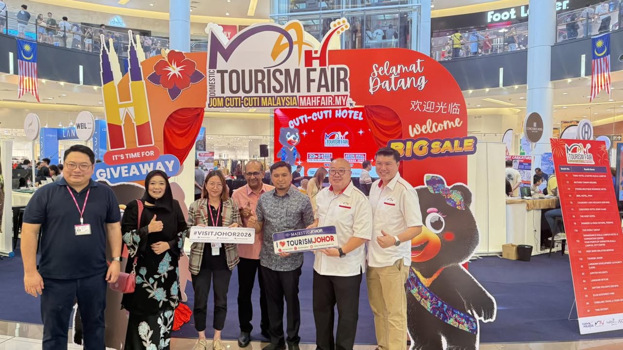 Exhibitors engaging with enthusiastic visitors at the MAH Tourism Fair