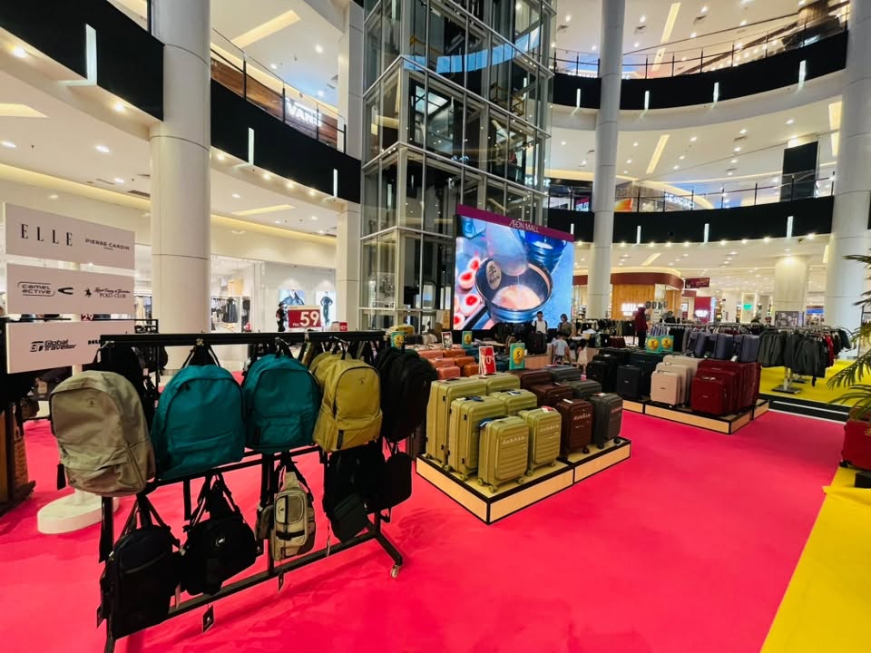 Luggage and bag sale at AEON Tebrau City